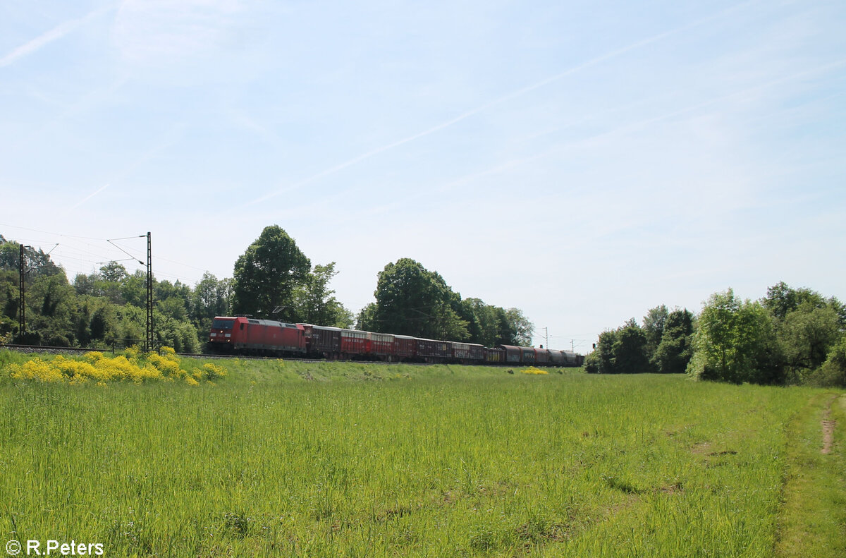 185 394-4 mit einem gemischten Güterzug bei Himmelstadt in Richtung Norden. 11.05.24