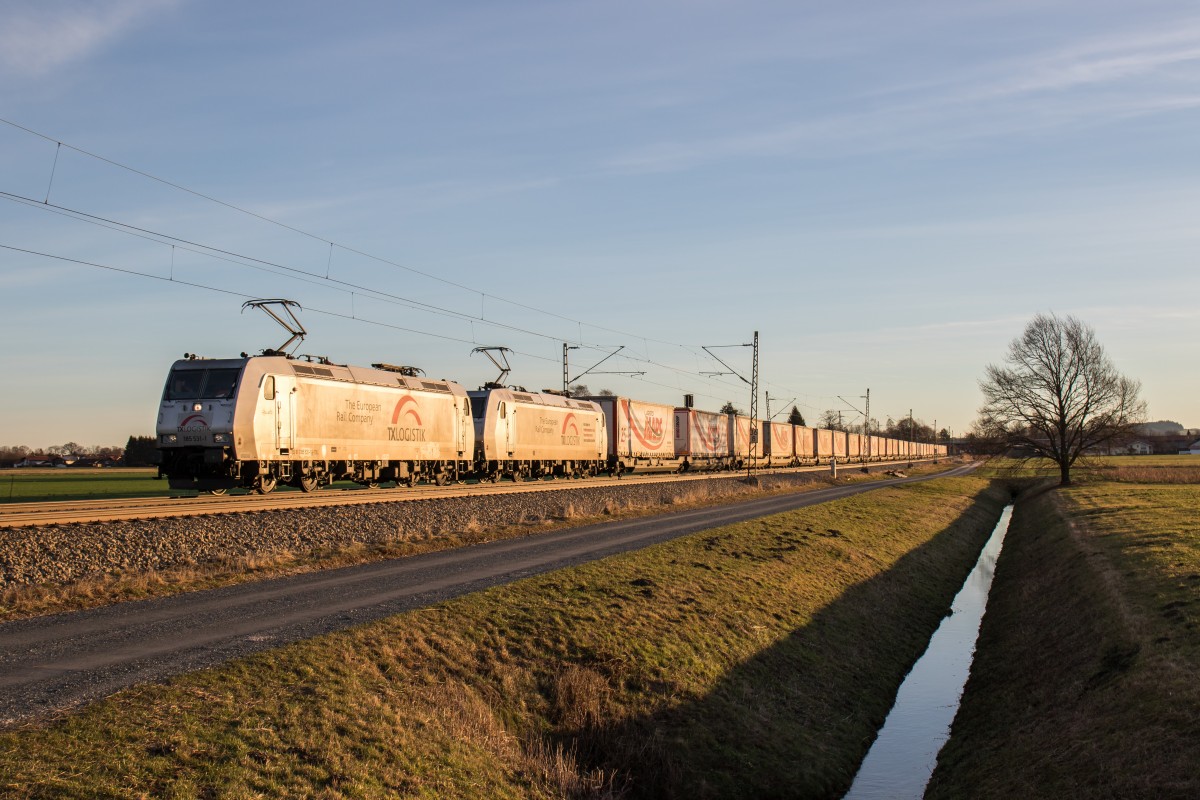 185 531-1 und 185 538 mit dem  Mars-Zug  am 6. Februar 2016 bei bersee am Chiemsee.