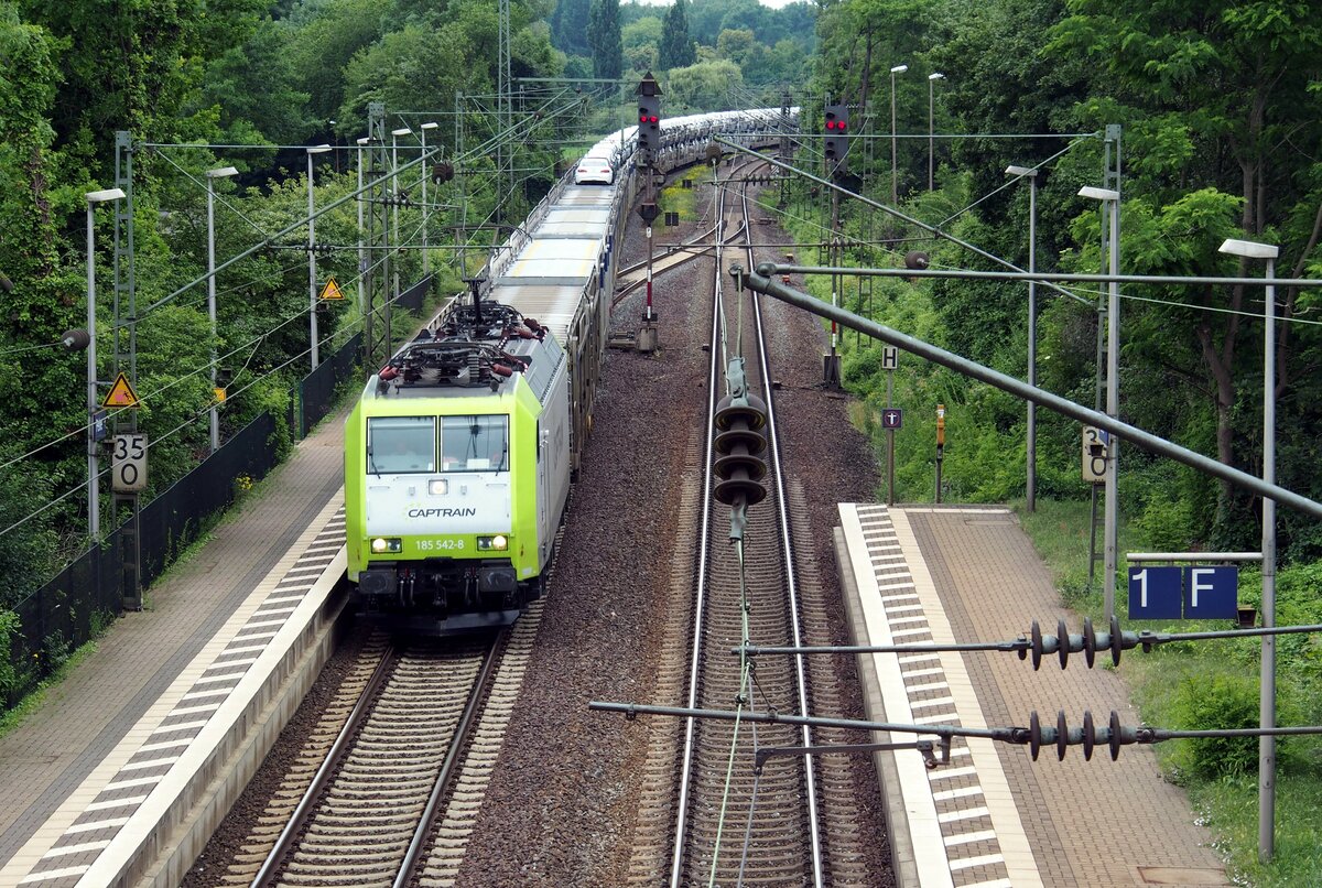 185 542-8 Captrain mit Autotransportzug in Peine am 14.06.2014.