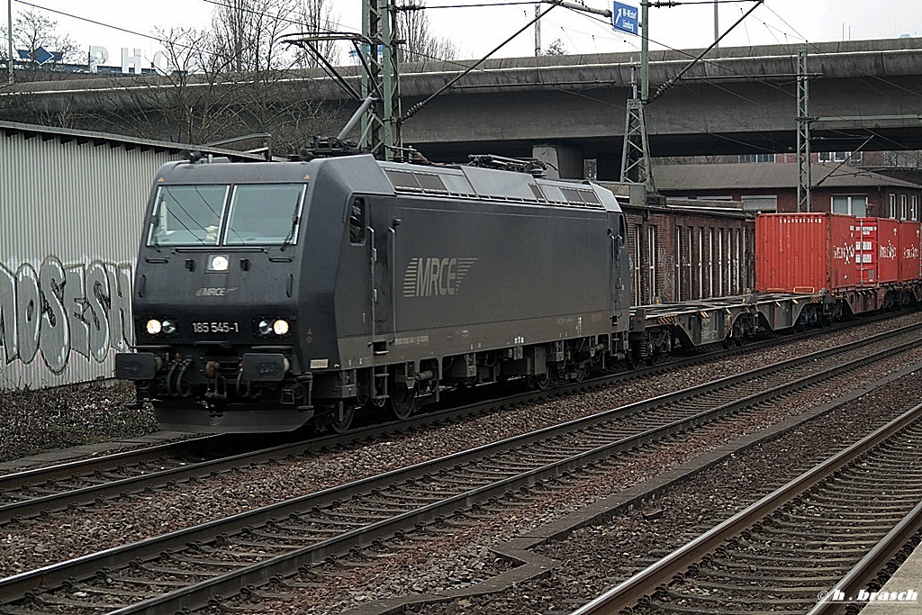 185 545-1 zog einen intermodal durch hh-harburg am 28.02.14