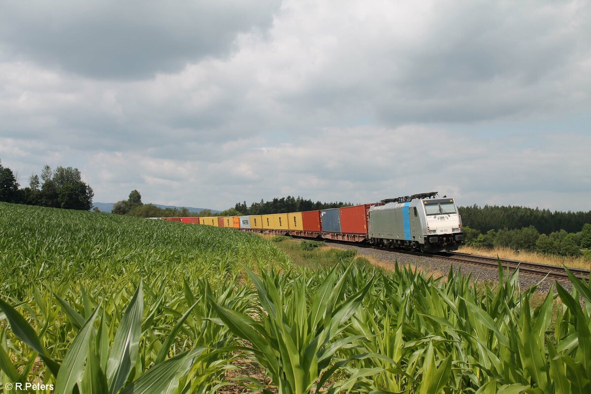 185 552 hängt am Schluss von dem Elbtal Umleiter welcher von 761 004 gezogen wird. 22.07.21