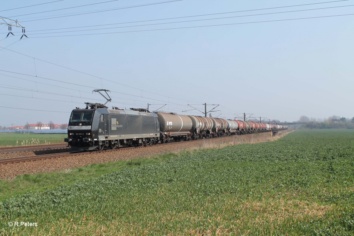 185 555-5 mit einemKesselzug bei Borsdorf bei Leipzig. 29.03.14