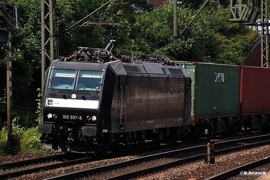 185 557-6 ist mit einen schachtelzug durch hh-harburg gefahren,datum 01.08.14