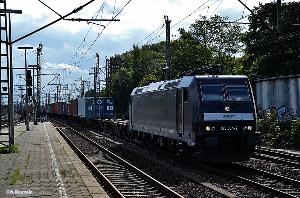 185 564-2 ist mit einen kastenzug durch hh-harburg gefahren,datum 25.09.14