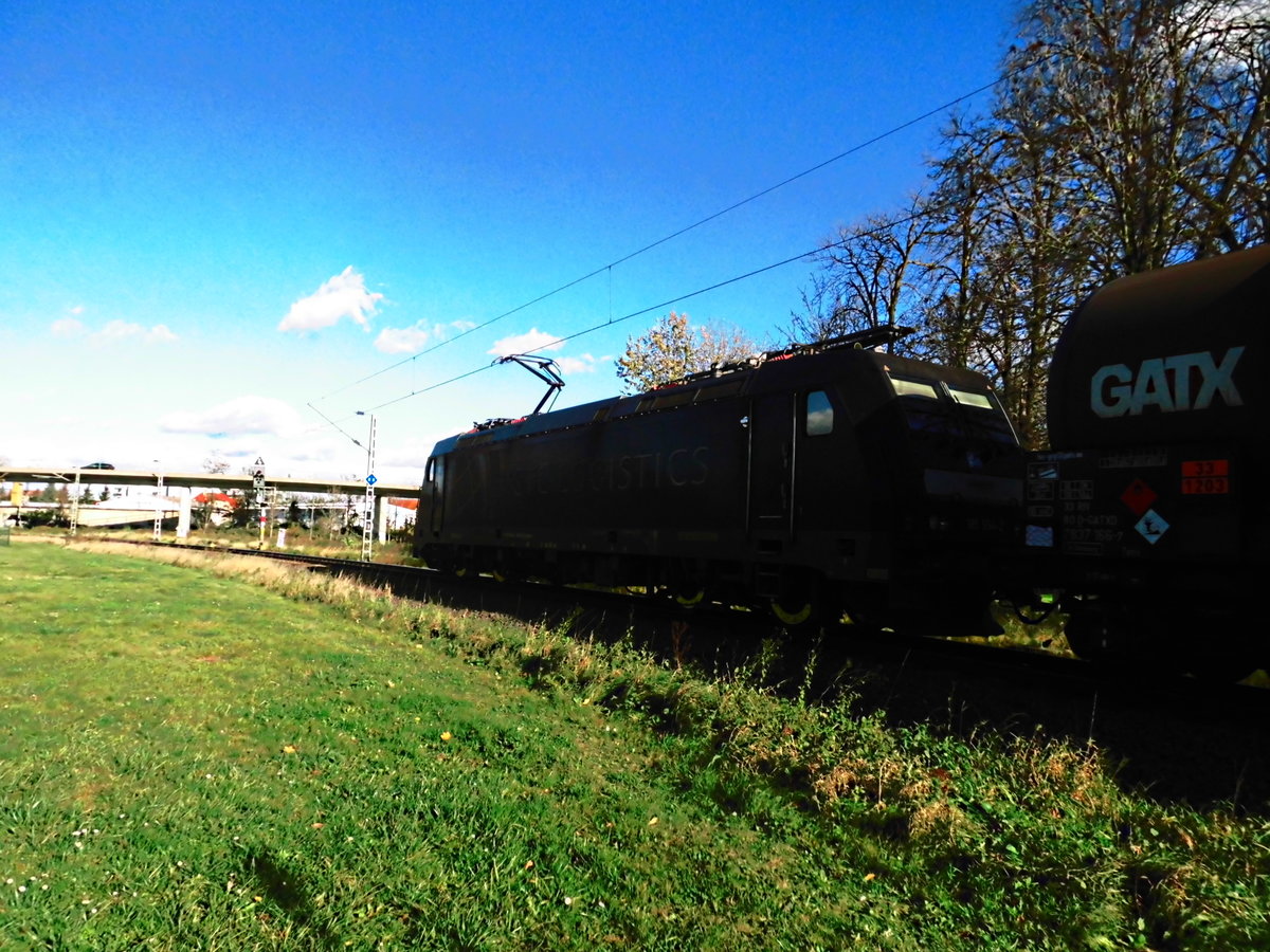 185 564 mit einen Gterzug in Delitzsch am 30.10.17