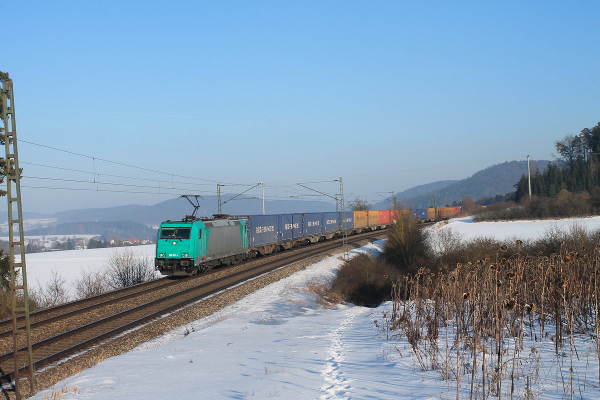 185 611-1 zieht ein Containerzug aus Regensburg bei Darshofen. 21.01.17