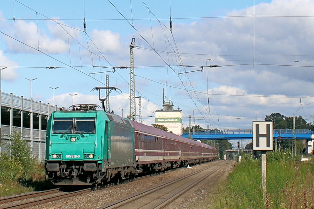 185 616-0 mit einen Sonderzug am Haken. Tostedt den 27.09.2015