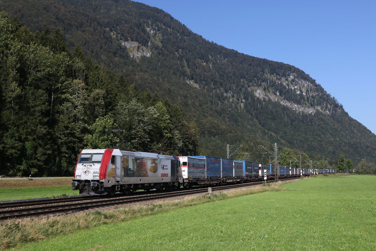 185 664 mit LKW-Aufliegern am 15. September 2020 bei Niederaudorf im Inntal.