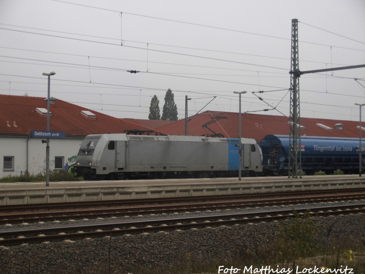 185 674-9 von RAILPOOL mit einem Gterzug bei der Durchfahrt des Bahnhofs Delitzsch unt Bf am 8.10.15