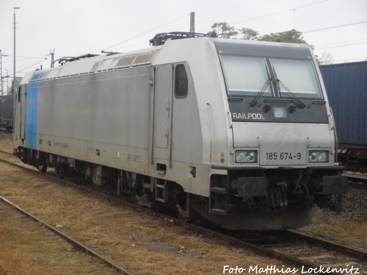 185 674 von RAILPOOL abgestellt im Bahnhof Delitzsch unt Bf am 16.10.15