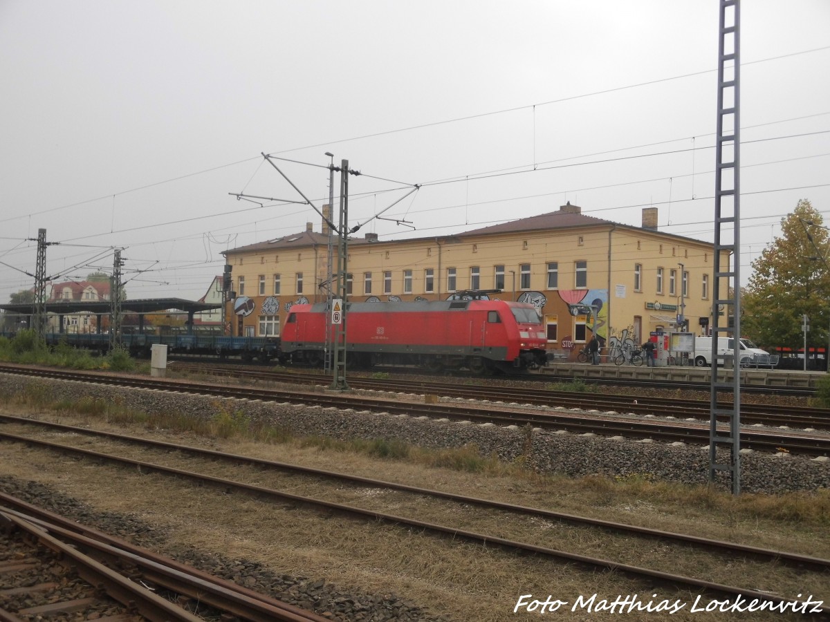 185 XXX mit einem Gterzug bei der Durchfahrt des Bahnhofs Delitzsch unt Bf am 29.10.15