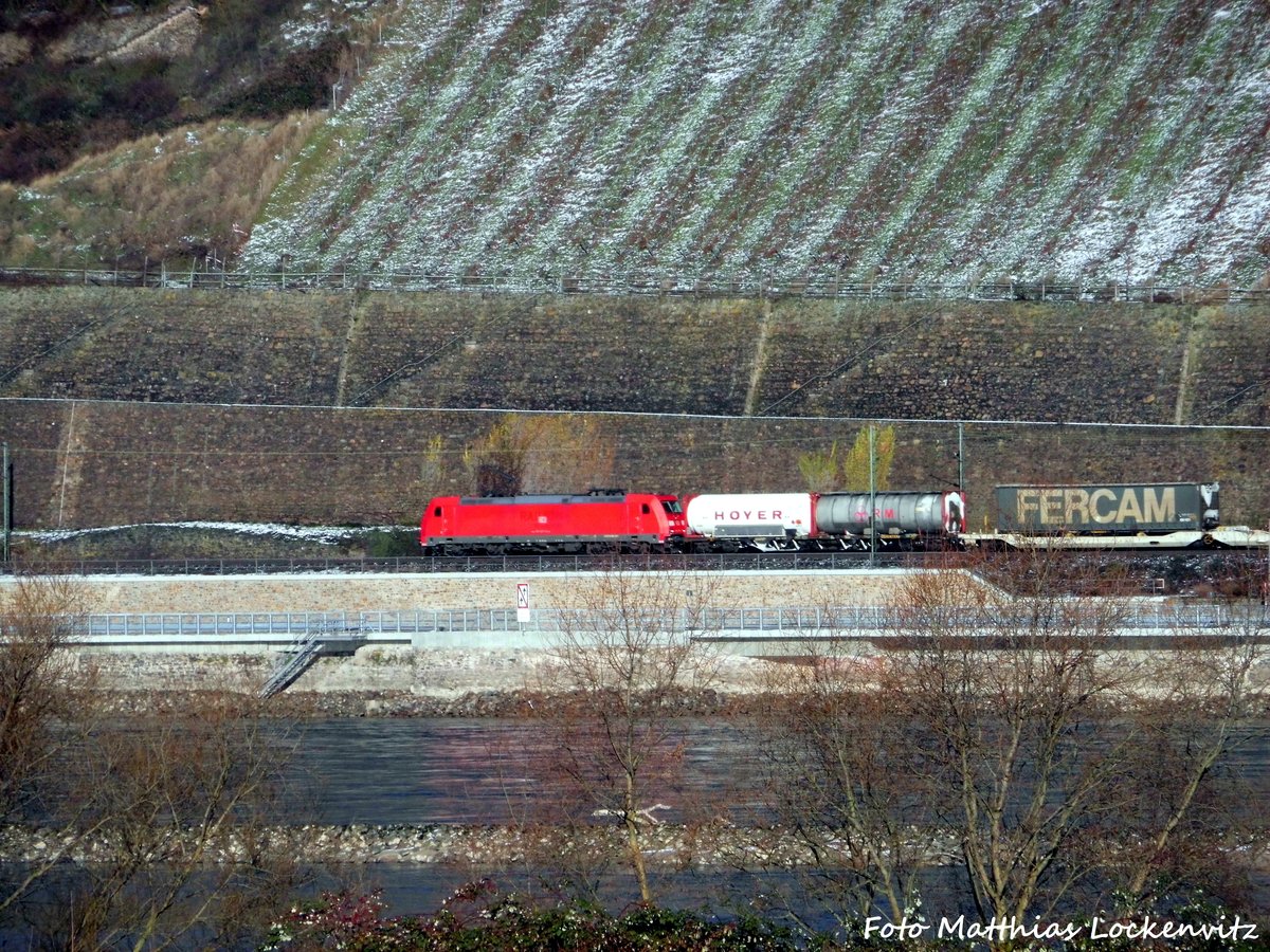 185 XXX mit einen Gterzug unterwegs auf der linken Rheinseite am 15.1.17