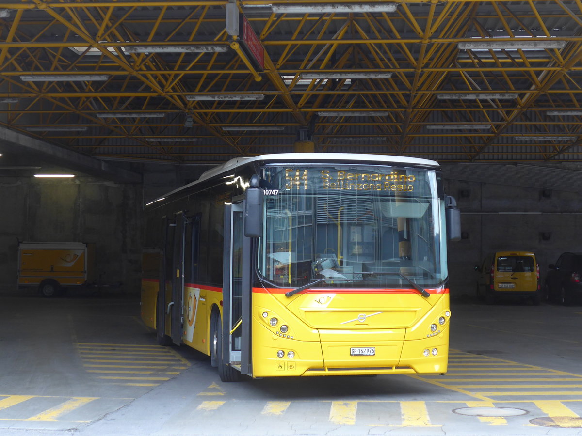 (185'055) - PostAuto Graubnden - GR 162'976 - Volvo am 16. September 2017 in Thusis, Postautostation