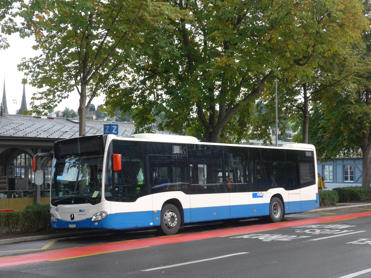 (185'101) - VBL Luzern - Nr. 85/LU 240'207 - Mercedes am 18. September 2017 beim Bahnhof Luzern