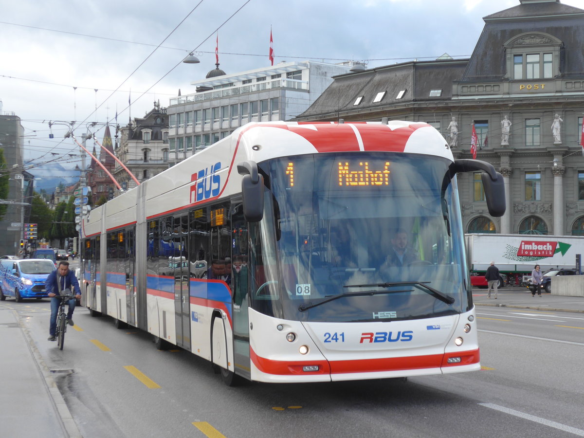 (185'120) - VBL Luzern - Nr. 241 - Hess/Hess Doppelgelenktrolleybus am 18. September 2017 in Luzern, Bahnhofbrcke