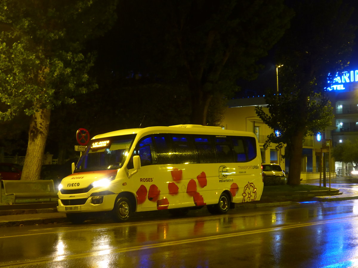 (185'210) - Transport urb, Roses - Nr. 24/0196 JTY - Iveco am 25. September 2017 in Roses, Ciutadella