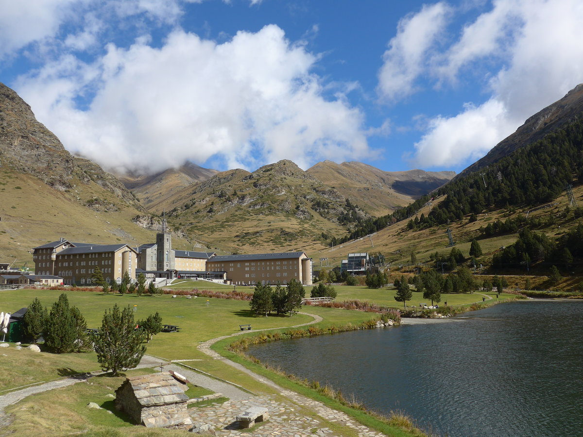 (185'251) - Das Sanktuarium und der Stausee am 26. September 2017 im Vall de N�ria