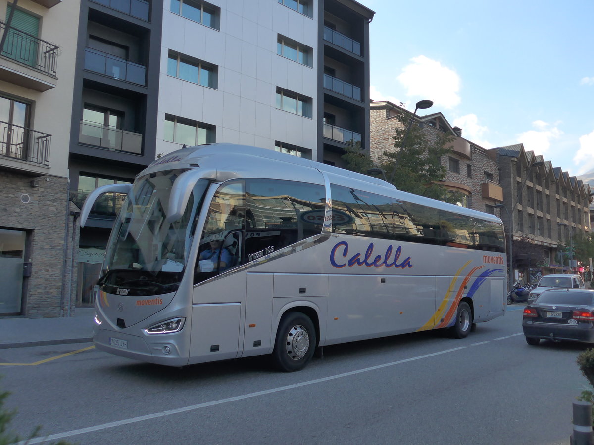 (185'424) - Aus Spanien: Calella, Calella - 7025 JYH - Irizar am 27. September 2017 in La Massana, Les Entrades