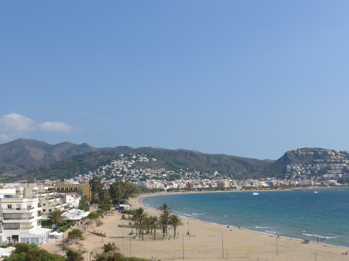(185'639) - Am Strand von Roses am 29. September 2017