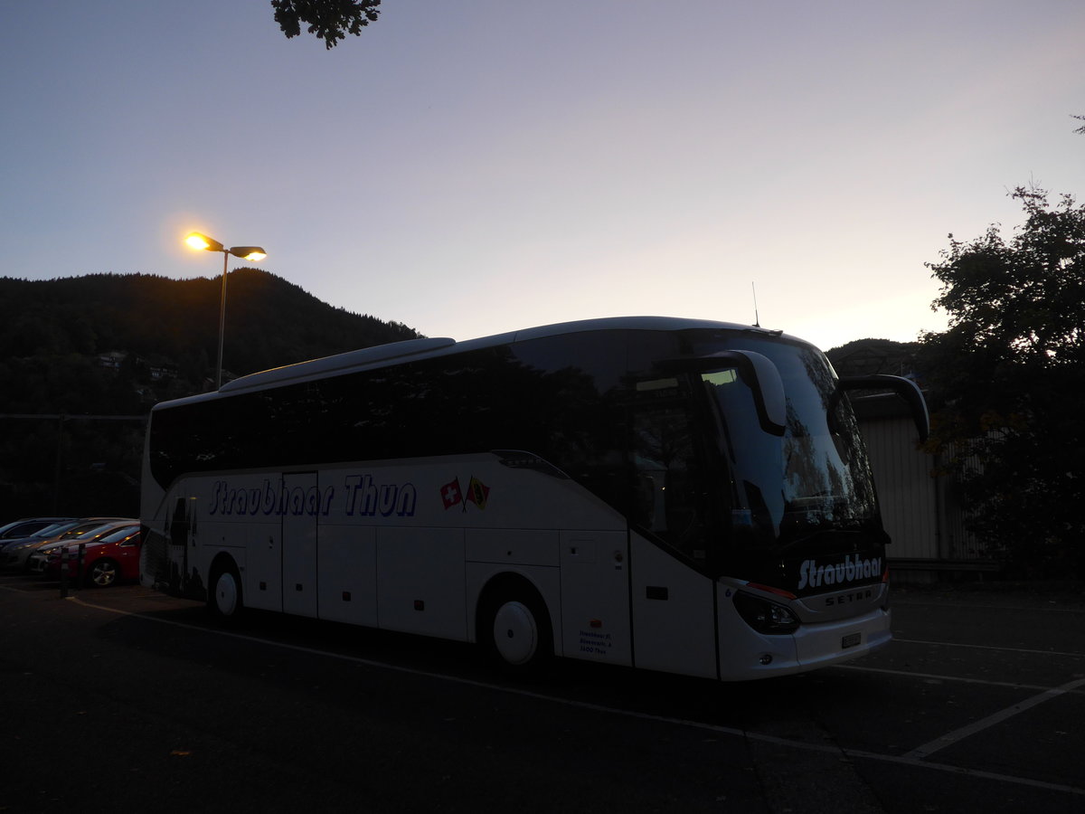 (185'756) - Straubhaar, Thun - Nr. 6/BE 555'977 - Setra am 5. Oktober 2017 in Thun, Seestrasse