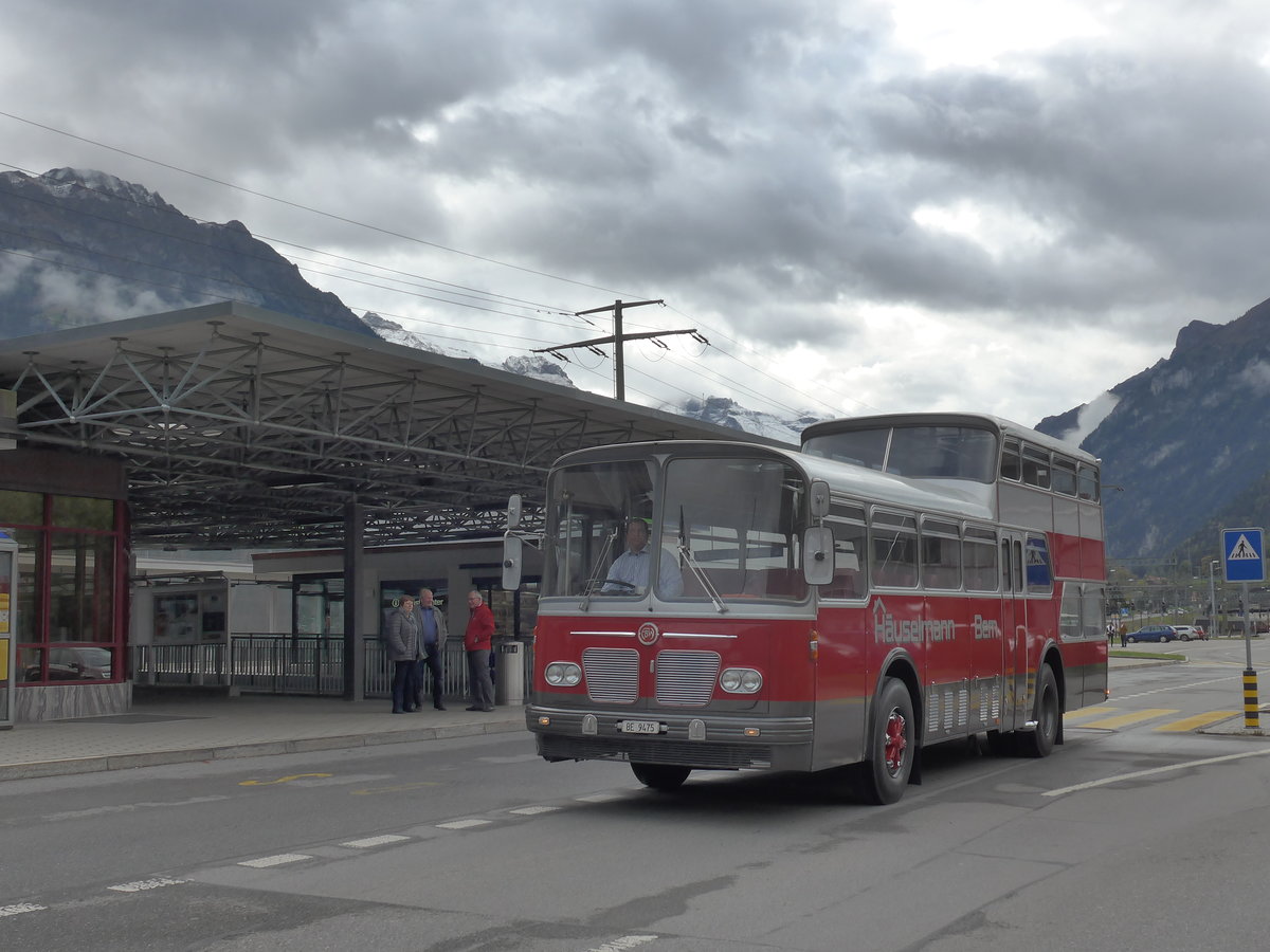 (185'771) - Huselmann, Bern - Nr. 26/BE 9475 - FBW/Vetter-R&J Anderthalbdecker (ex AFA Adelboden Nr. 9) am 8. Oktober 2017 beim Bahnhof Frutigen