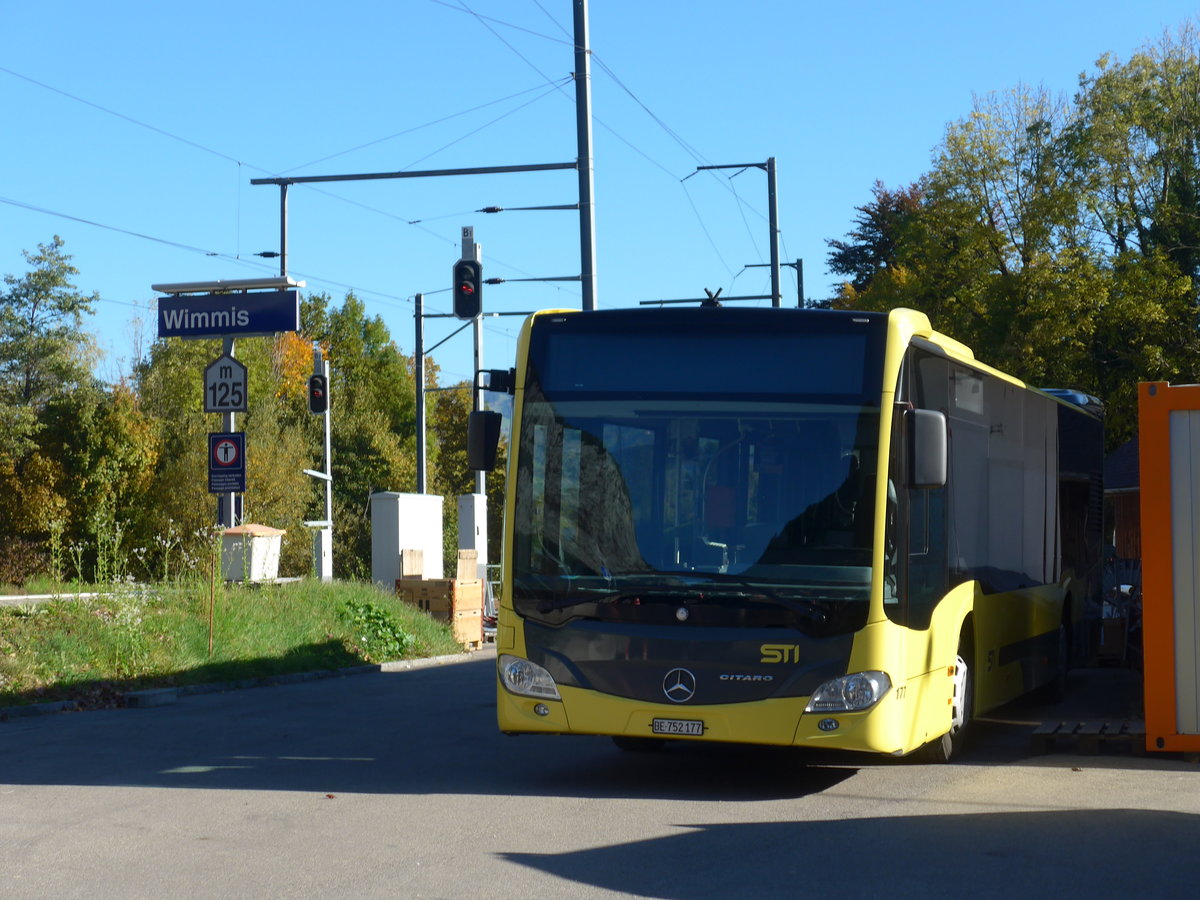 (185'873) - STI Thun - Nr. 177/BE 752'177 - Mercedes am 16. Oktober 2017 beim Bahnhof Wimmis