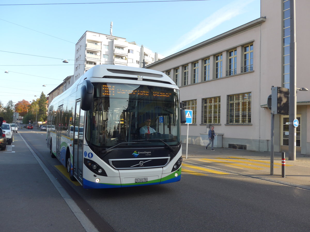 (185'958) - SBK Kreuzlingen - Nr. 83/TG 161'783 - Volvo am 19. Oktober 2017 beim Bahnhof Kreuzlingen