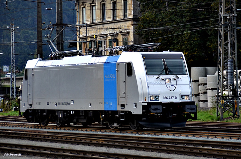 186 437-0 fuhr lz zum bf kufstein und war die vorspannlok für 186 284,datum 16.09.15