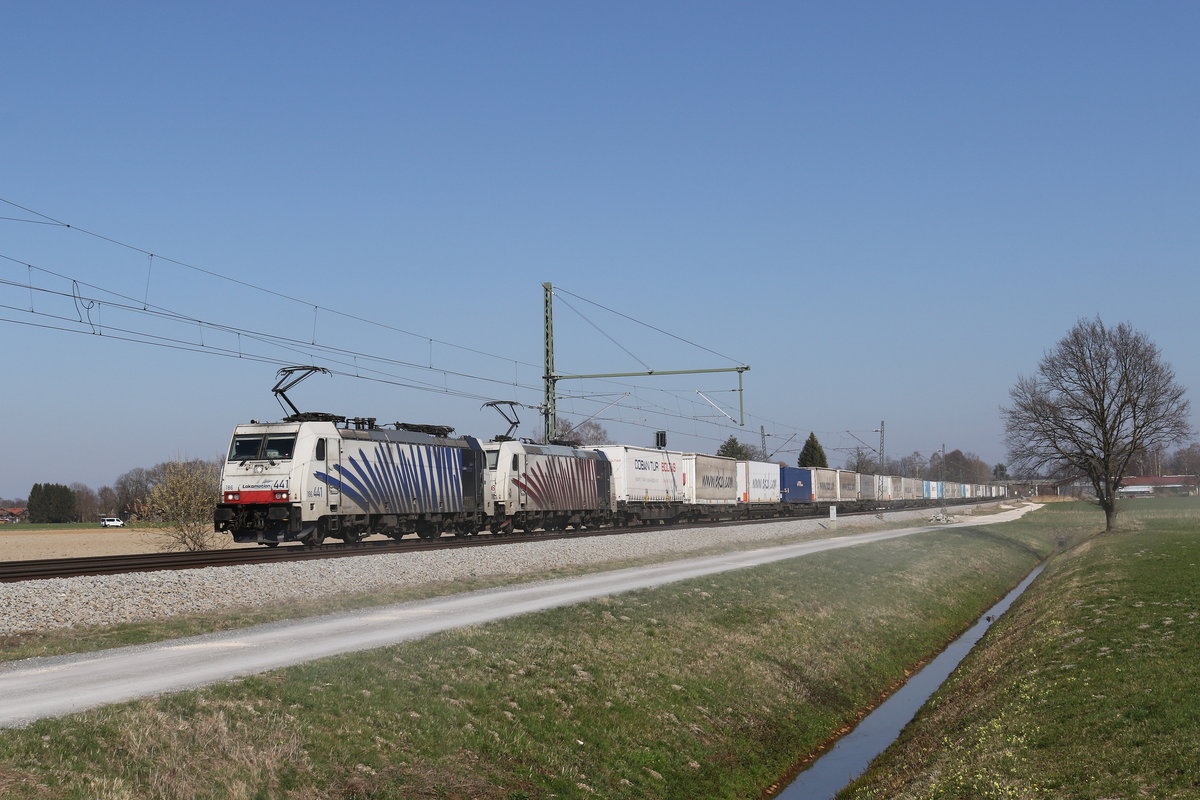 186 441 & 185 666 mit dem  Ekol  aus Salzburg kommend am 19. Mrz 2020 bei bersee am Chiemsee.