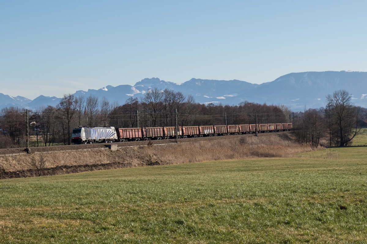 186 442 mit einem Ganzzug am 12. Februar 2016 bei Rann.