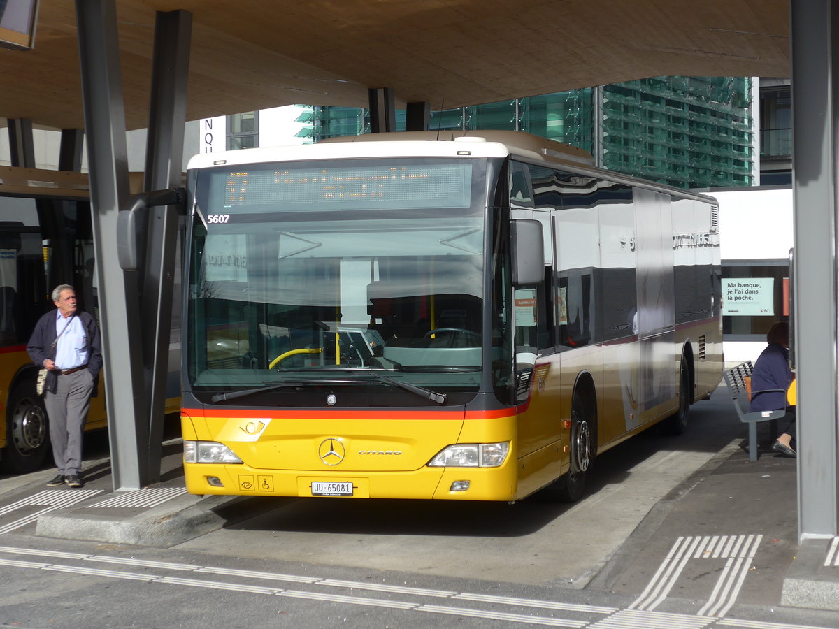 (186'010) - CarPostal Ouest - JU 65'081 - Mercedes (ex Nr. 14) am 21. Oktober 2017 beim Bahnhof Delmont