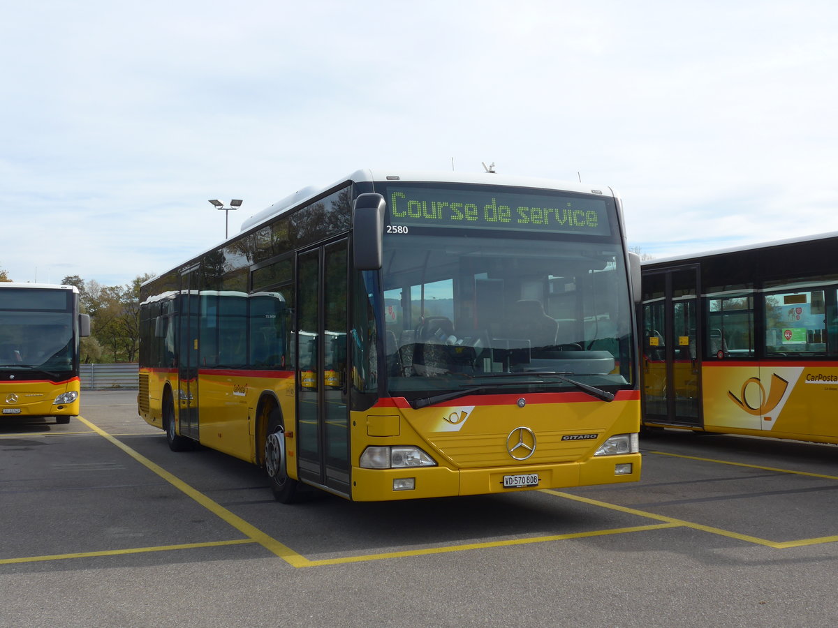 (186'040) - CarPostal Ouest - VD 570'808 - Mercedes (ex SAPJV, L'Isle Nr. 2) am 21. Oktober 2017 in Develier, Parkplatz