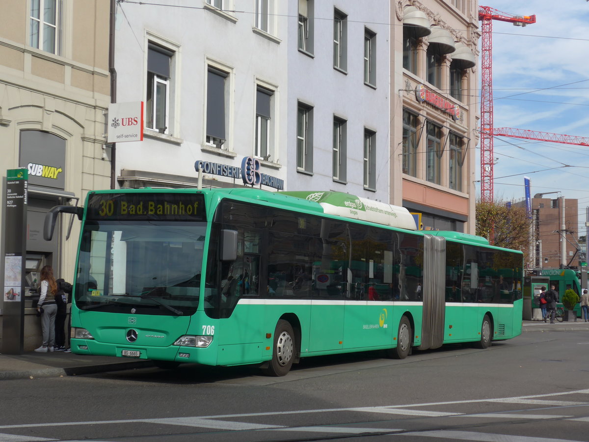 (186'062) - BVB Basel - Nr. 706/BS 6665 - Mercedes am 21. Oktober 2017 beim Bahnhof Basel