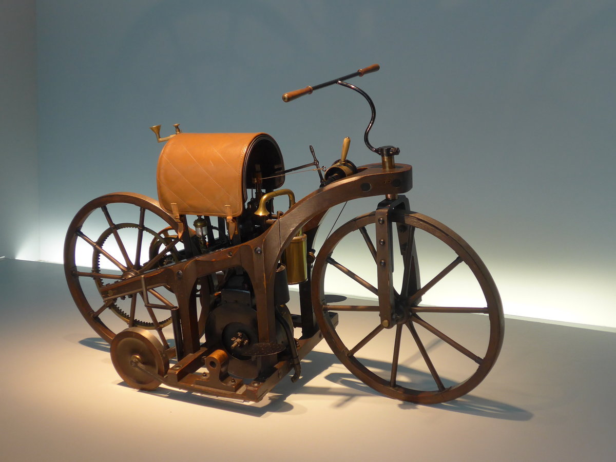 (186'307) - Daimler Reitwagen von 1885 am 12. November 2017 in Stuttgart, Mercedes-Benz Museum