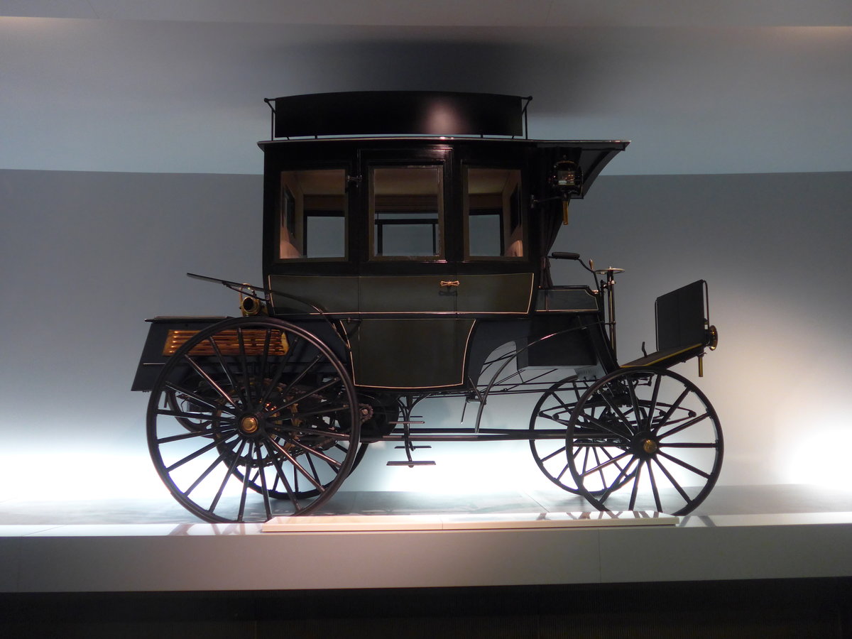 (186'318) - Mercedes-Benz Museum, Stuttgart - Benz (1895: 1. Omnibus der Welt; Replika) am 12. November 2017 in Stuttgart, Mercedes-Benz Museum