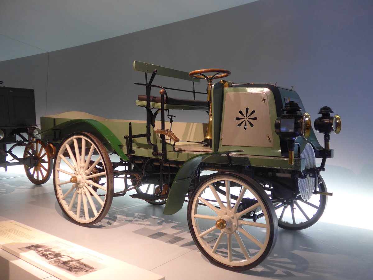(186'322) - Daimler Motor-Gesch�ftswagen von 1899 am 12. November 2017 in Stuttgart, Mercedes-Benz Museum