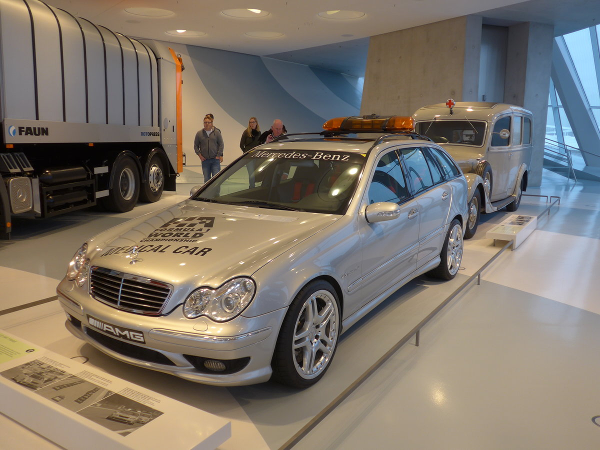 (186'422) - Mercedes-Benz C 32 AMG T-Modell F 1 Medical Car von 2001 am 12. November 2017 in Stuttgart, Mercedes-Benz Museum