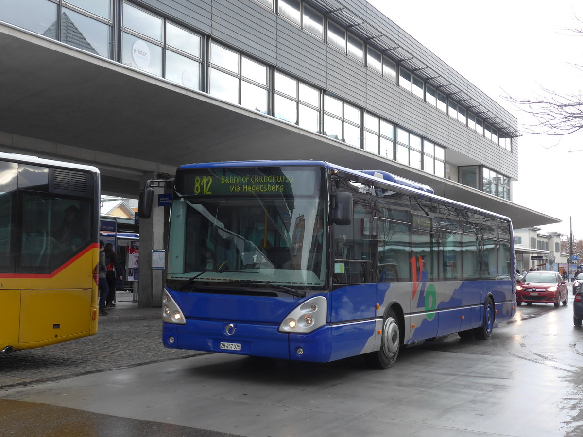 (186'856) - Ryffel, Volketswil - Nr. 73/ZH 457'075 - Irisbus am 9. Dezember 2017 beim Bahnhof Uster