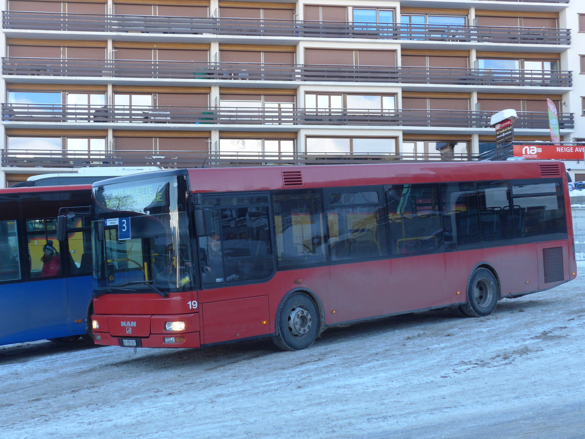 (186'985) - Lathion, Sion - Nr. 19/VS 197'617 - MAN/Gppel (ex AFA Adelboden Nr. 55) am 17. Dezember 2017 in Haute-Nendaz, Tlcabine