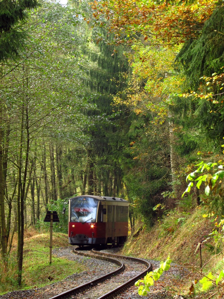 187 015-3 als P 8982 kurz vor Silberhütte am 18.10.14