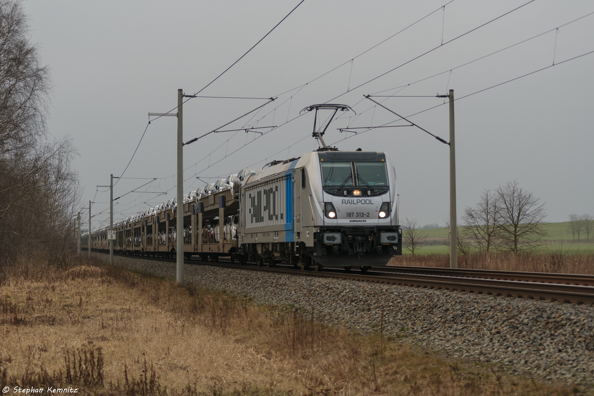 187 313-2 Railpool GmbH für HSL Logistik GmbH mit einem Toyota Autotransportzug in Nennhausen und fuhr weiter in Richtung Wustermark. 10.02.2018