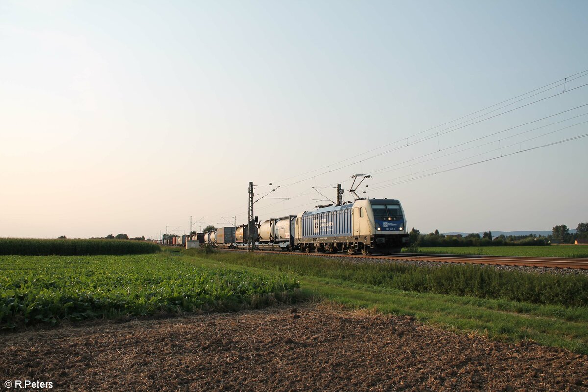 187 325-6 zieht bei Moosham ein KLV Zug in Richtung Passau. 21.08.21