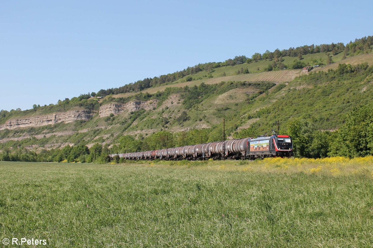 187 420-5 zieht ein Kesselzug bei Thüngersheim. 02.06.21