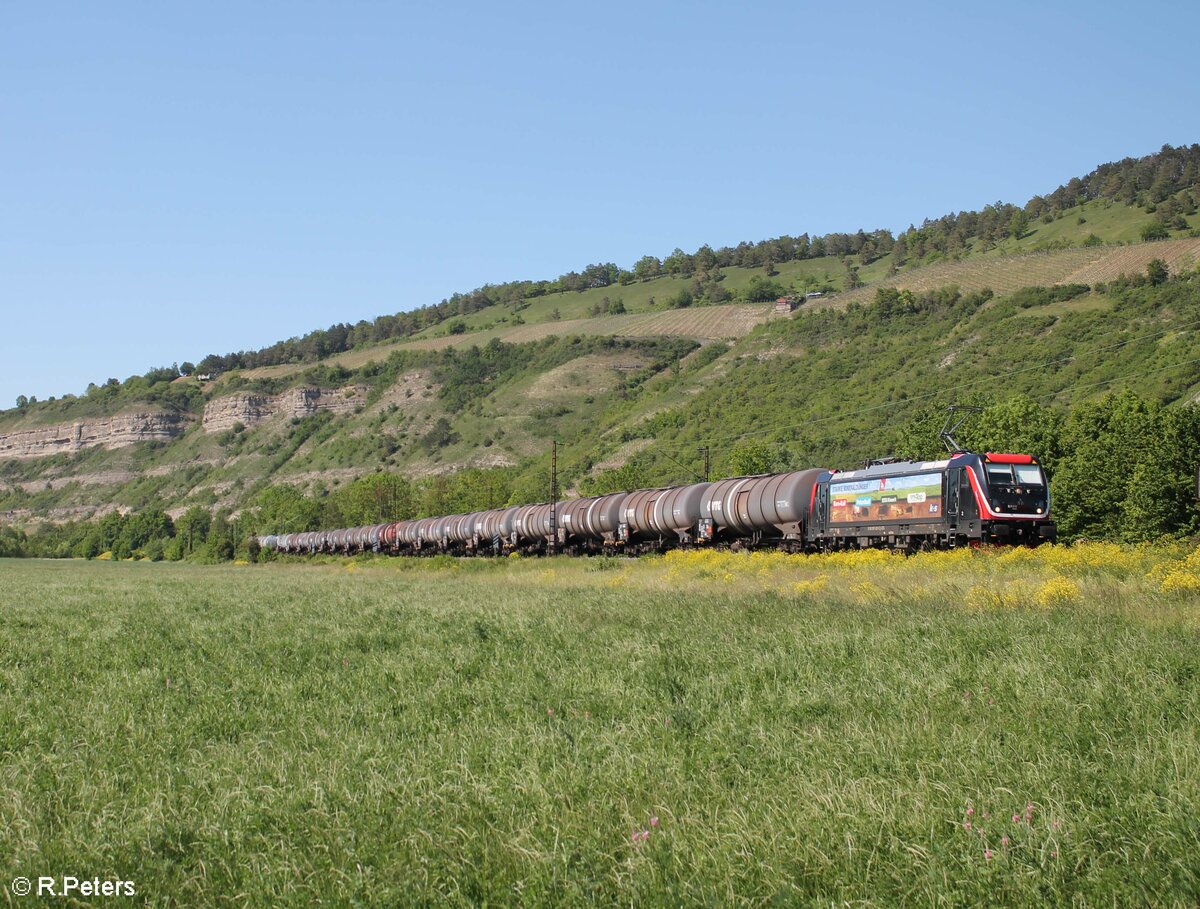 187 420-5 zieht ein Kesselzug bei Thüngersheim. 02.06.21