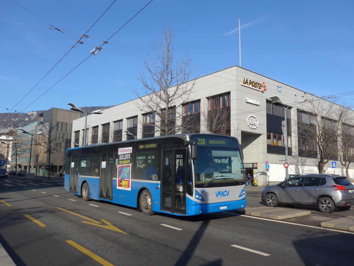 (187'205) - VMCV Clarens - Nr. 84/VD 1227 - Van Hool am 23. Dezember 2017 beim Bahnhof Vevey