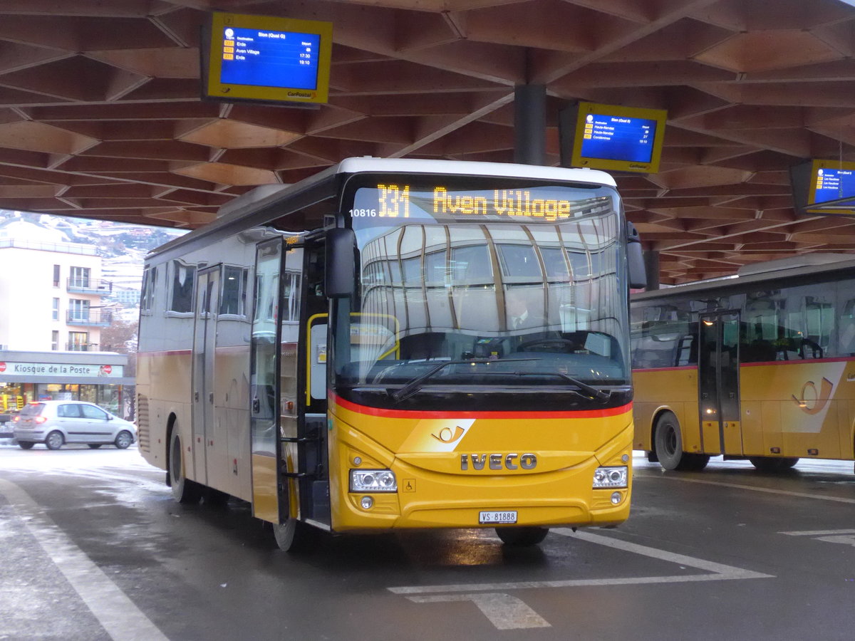 (187'262) - Evquoz, Erde - VS 81'888 - Iveco am 23. Dezember 2017 beim Bahnhof Sion