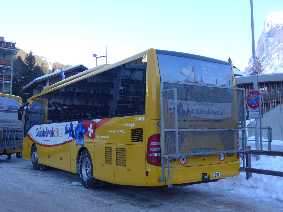 (187'285) - AVG Grindelwald - Nr. 30/BE 171'240 - Mercedes am 24. Dezember 2017 beim Bahnhof Grindelwald