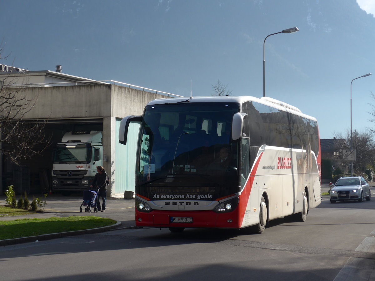 (187'901) - Aus der Slowakei: Blaguss, Bratislava - Nr. 46'505/BL-793JE - Setra am 8. Januar 2018 beim Bahnhof Interlaken Ost