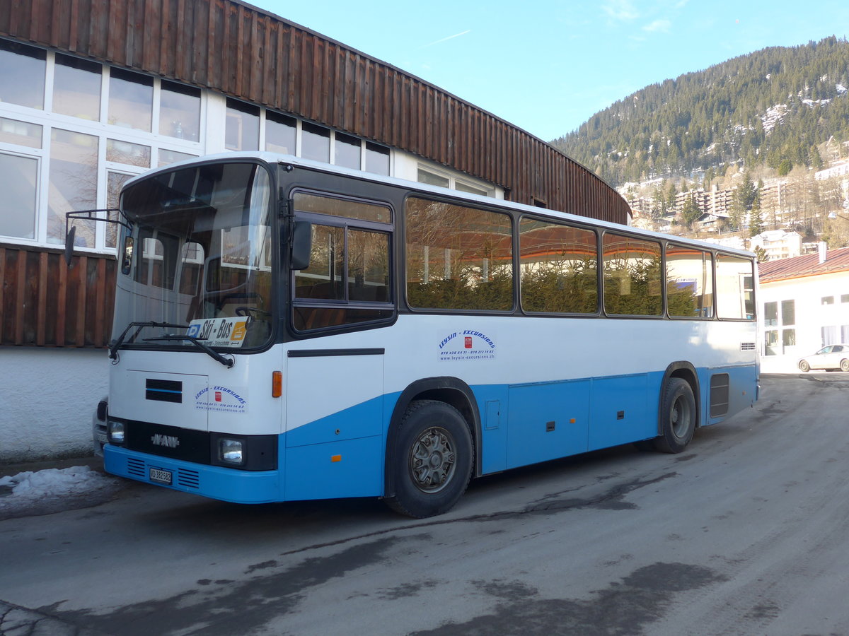 (187'942) - Leysin-Excursions, Leysin - VD 382'582 - NAW/R&J (ex Funi-Car, Biel Nr. 15; ex Autotour, Visp Nr. 2; ex Lehner, Brchen Nr. 2) am 14. Januar 2018 in Leysin, Garage