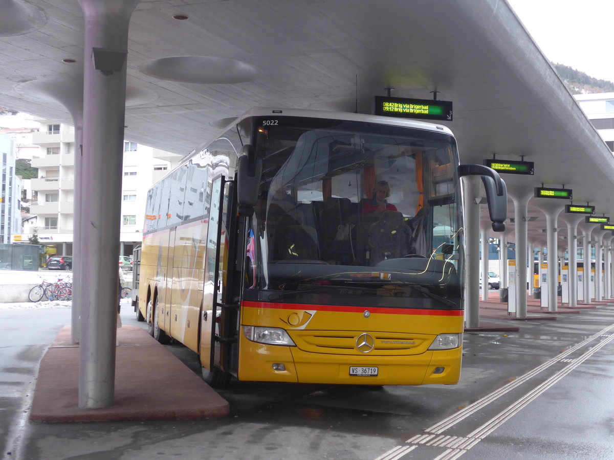 (187'982) - PostAuto Wallis - VS 36'719 - Mercedes am 20. Januar 2018 beim Bahnhof Visp